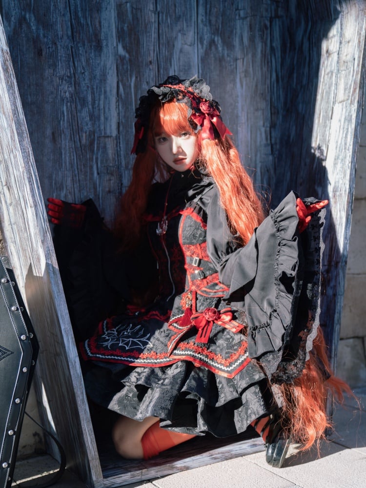 Schwarzes Gothic-Hemd mit Glockenärmeln und Rüschenausschnitt