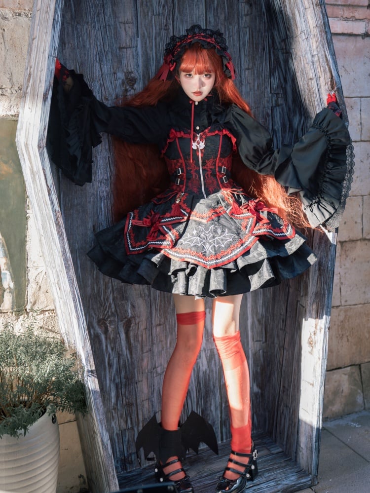 Schwarzes Gothic-Hemd mit Glockenärmeln und Rüschenausschnitt
