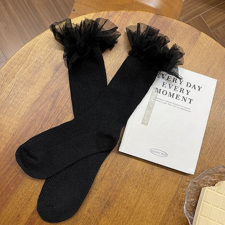 Chaussettes mollet blanches à bordure en dentelle douce