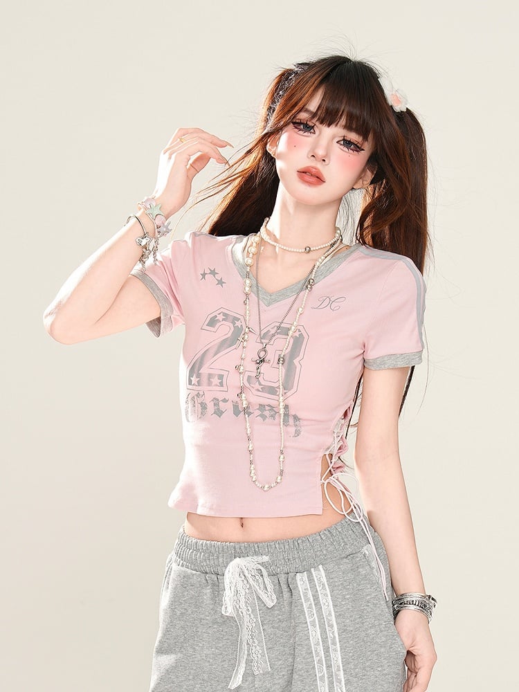 Side Glamorous Cropped T-shirt with Lace-up Print at Pink V-Neck Number Detail