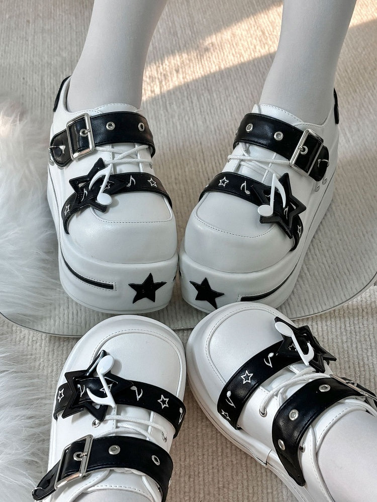 Weiße Jirai Kei Star Design Plateauschuhe mit Schnallenriemen