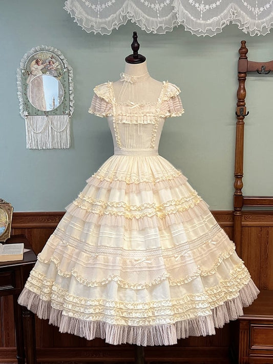 Plissee-Details, klassische Rüschenbesätze, Lolita-Kleid und elegantes Beige