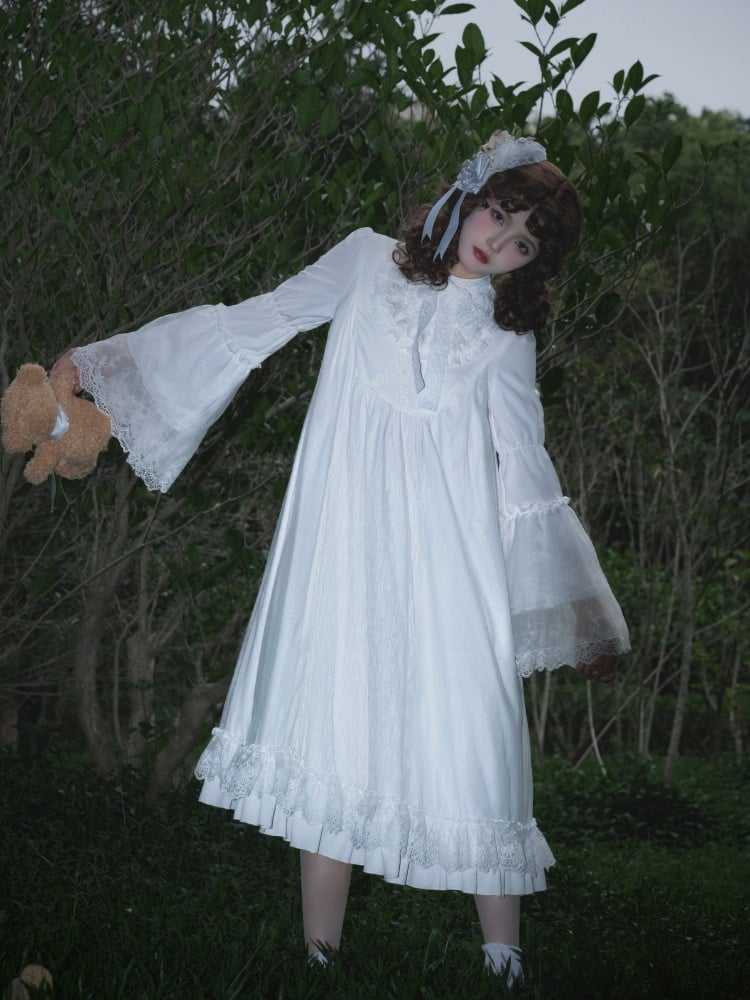 Komplett weißes Shiro Lolita-Kleid mit Trompetenärmeln und Spitzenbesatz