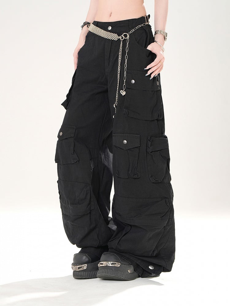 Lockere schwarze Cargo-Hose mit weitem Bein und Taschen an der Taille