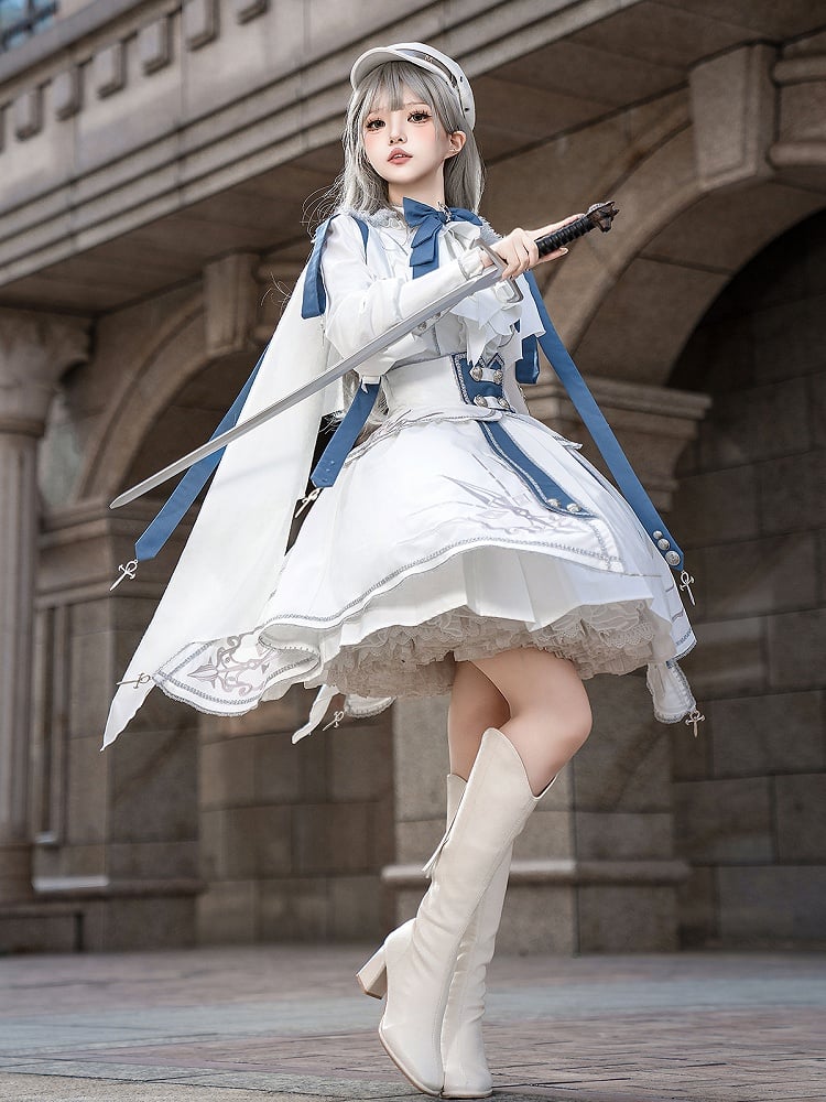 Weißes und blaues Militär-Lolita-Outfit, langärmliges Oberteil, hoch taillierter Rock