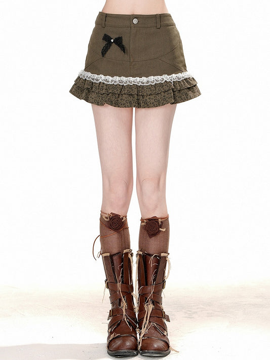 ヒョウ柄のフリル裾とリボンディテールのブラウンミニスカート