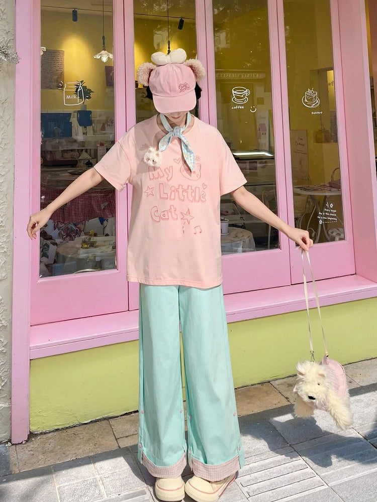 Blaues, rosa/mintfarbenes Plüsch-T-Shirt mit Rundhalsausschnitt und Kätzchen-Print. Loses Kätzchen