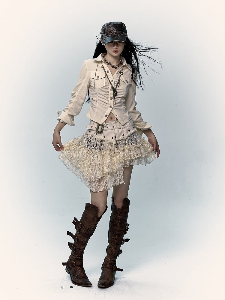 Beiger Spitzenrock mit asymmetrischem Saum, Distressed-Besatz und Schnallendetail