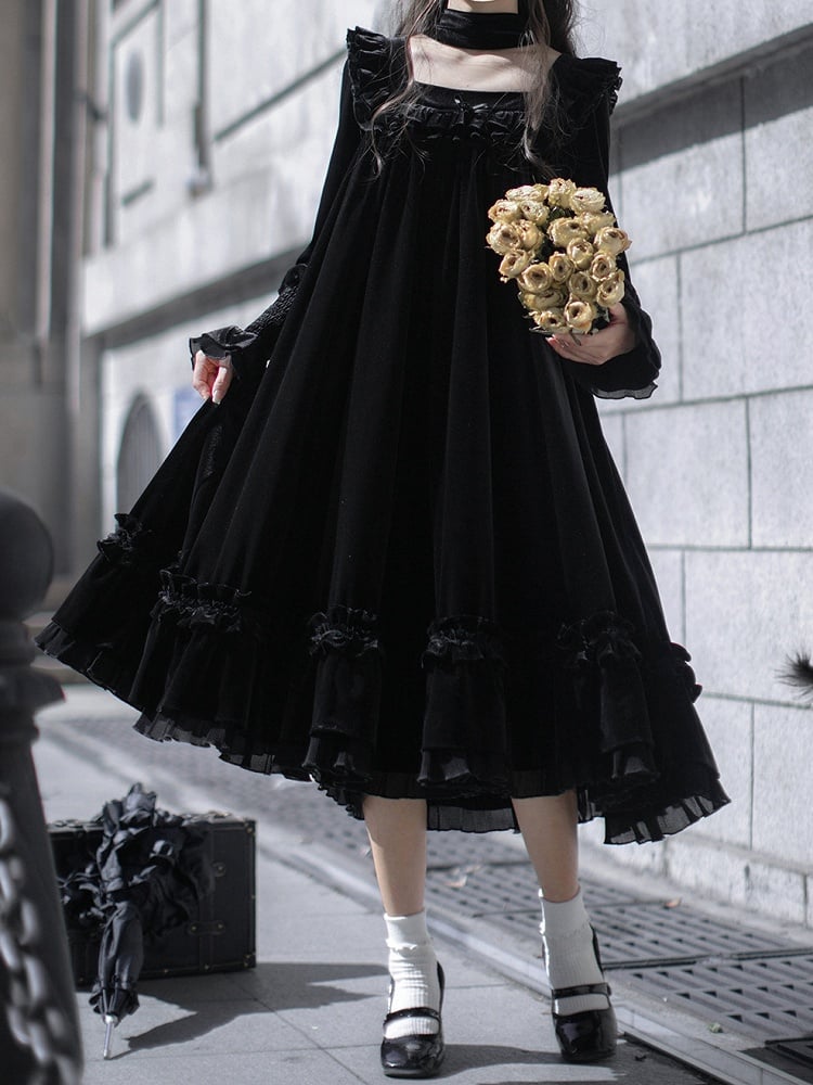 Quadratisches Kleid Samt Schwarz Eleganter Ausschnitt