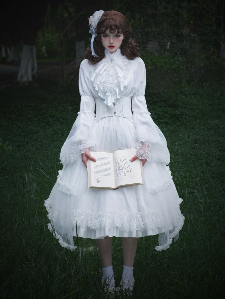 Komplett weißes Shiro Lolita-Kleid mit Trompetenärmeln und Spitzenbesatz