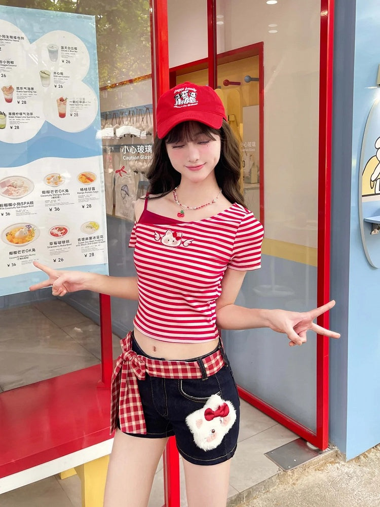 and Red Plaid Accessory Dark Blue Straight-leg Denim Shorts with Kitty Plushie Waist