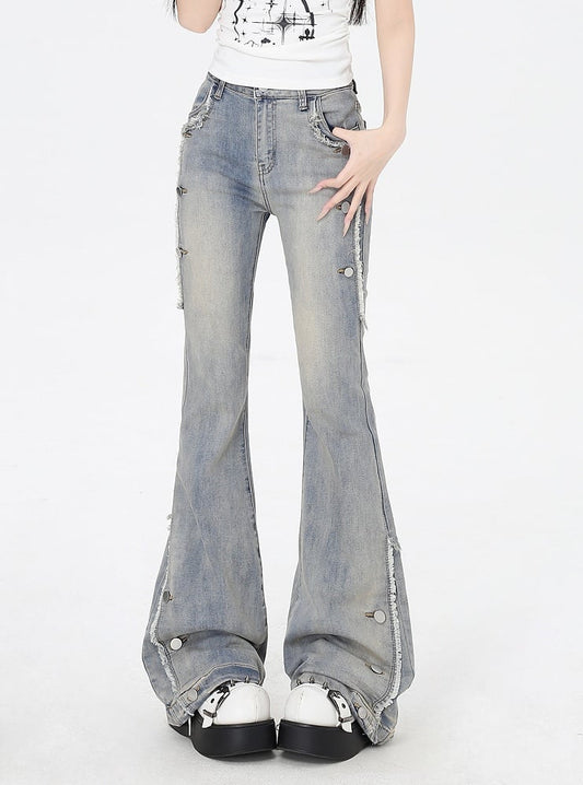 Schlagjeans im Vintage-Stil in Blau mit offenem Saum Glamorous