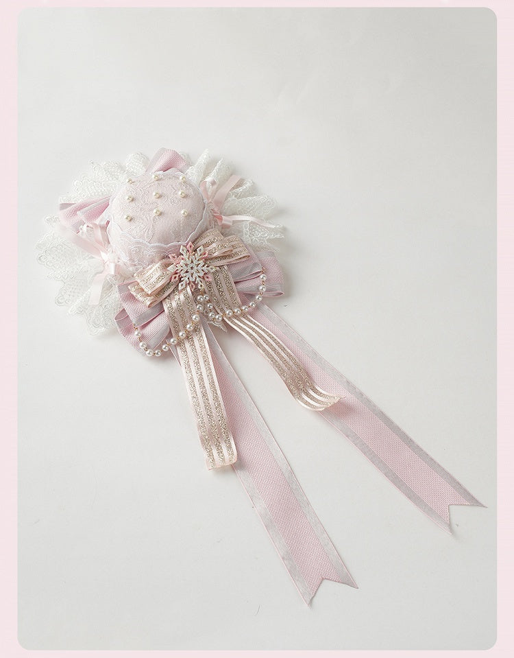 Rosa Mini-Schneeflockenhut mit großer Schleife und Spitzenbesatz und Perlenkette