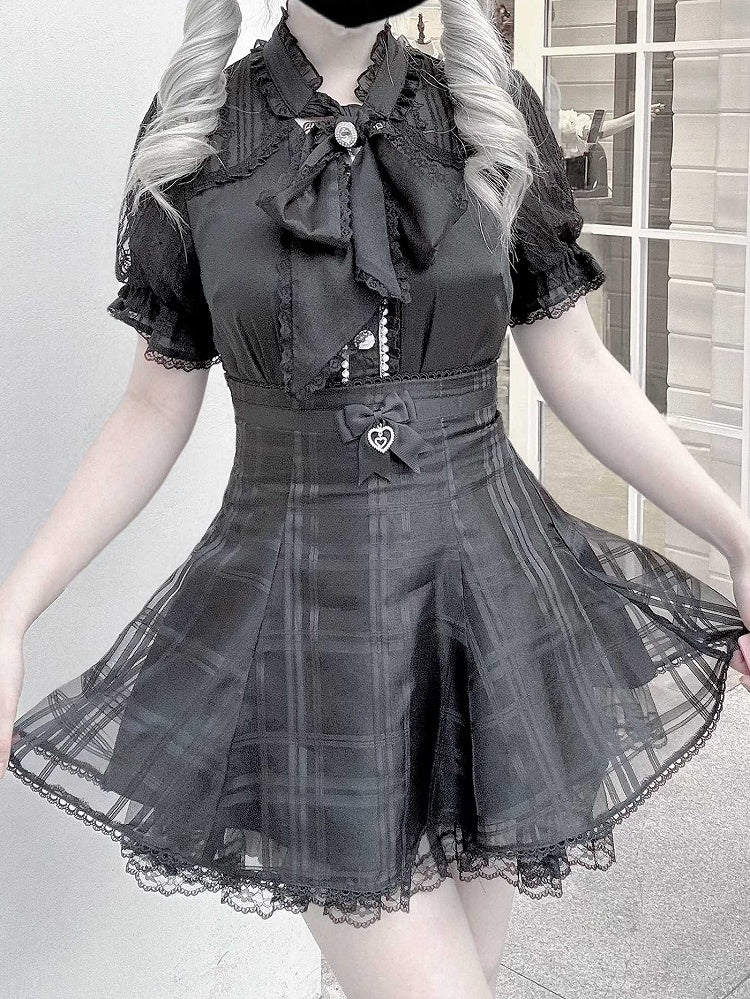 Chiffonbluse mit schwarzem Kei Jirai-Bogen und selbstbindender Spitze im Stoffstil