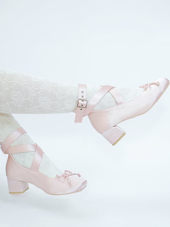 Knöchelballerinas in Rosa mit eleganten, leichten Riemchen aus Satin zum Wickeln - Schuhe
