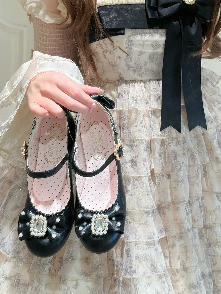 Janes und runde Lolita-Schuhe mit schwarzer Spitze und Perlendetails und Strassverzierung, Mary-Schleife