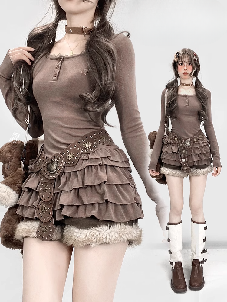 ヴィンテージブラウンのラウンドネックレーストリムのグラマラススリムフィットミニティアードドレス