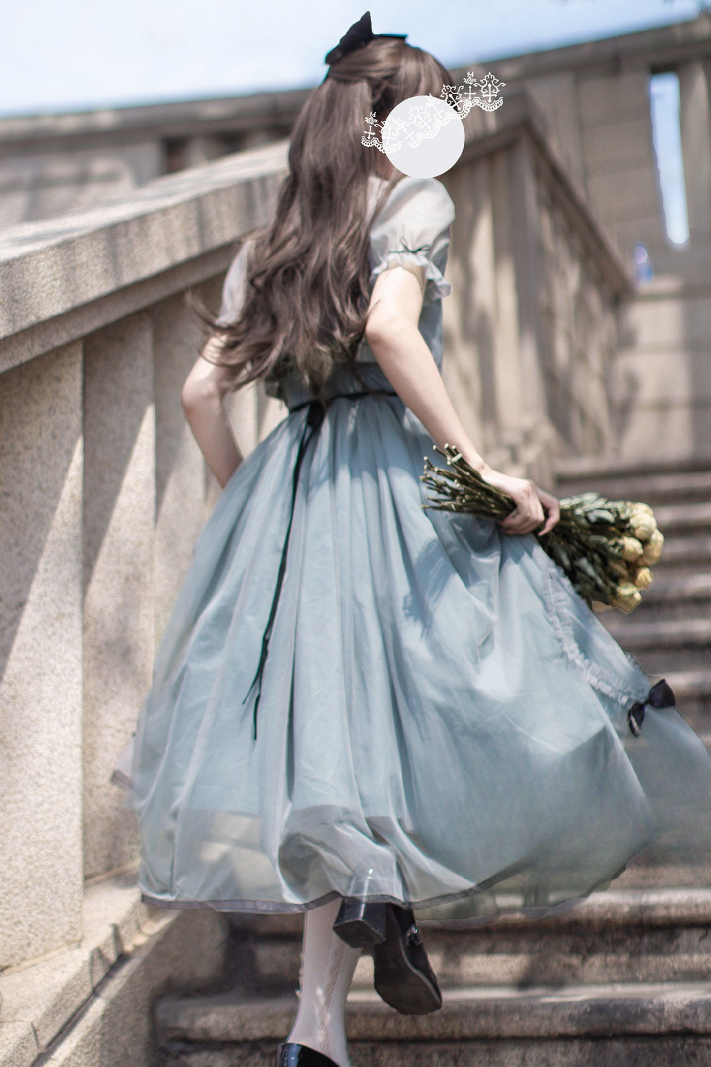 brooch dress Nostalgic ribbon top + traveling Alice outer