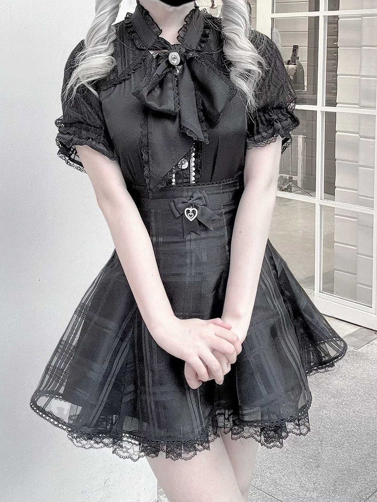 Chiffonbluse mit schwarzem Kei Jirai-Bogen und selbstbindender Spitze im Stoffstil