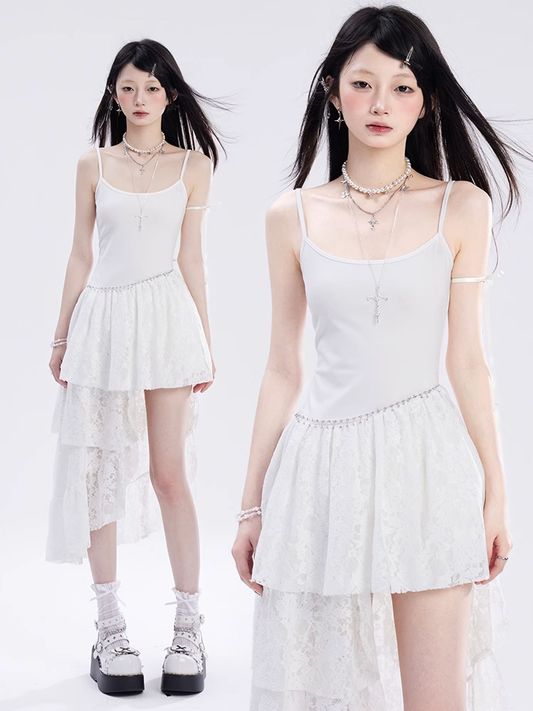 ウエストとホワイトのアシンメトリーウエストラインのレースヘムスリップドレス(チェーン付き)