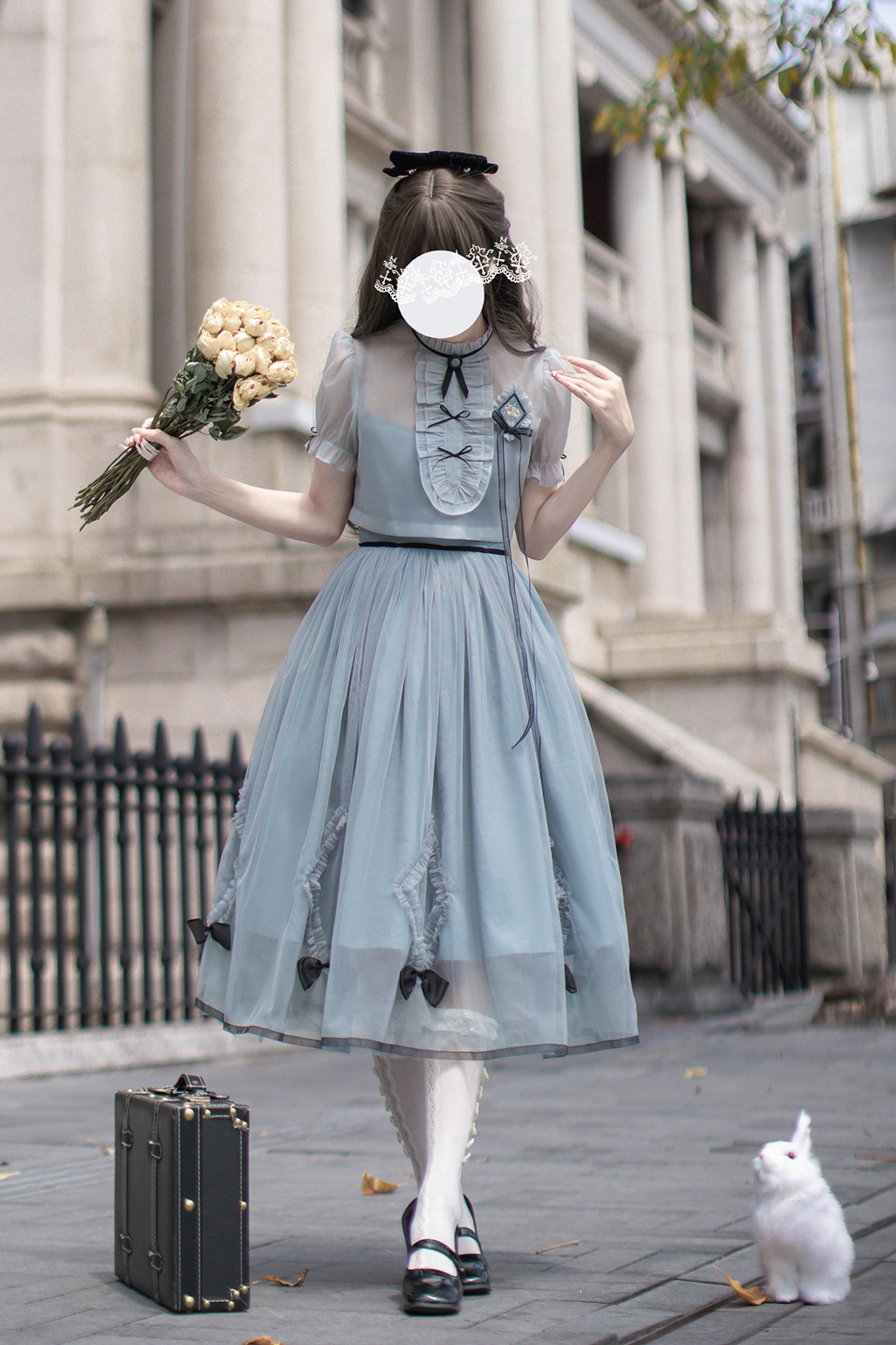 brooch dress Nostalgic ribbon top + traveling Alice outer