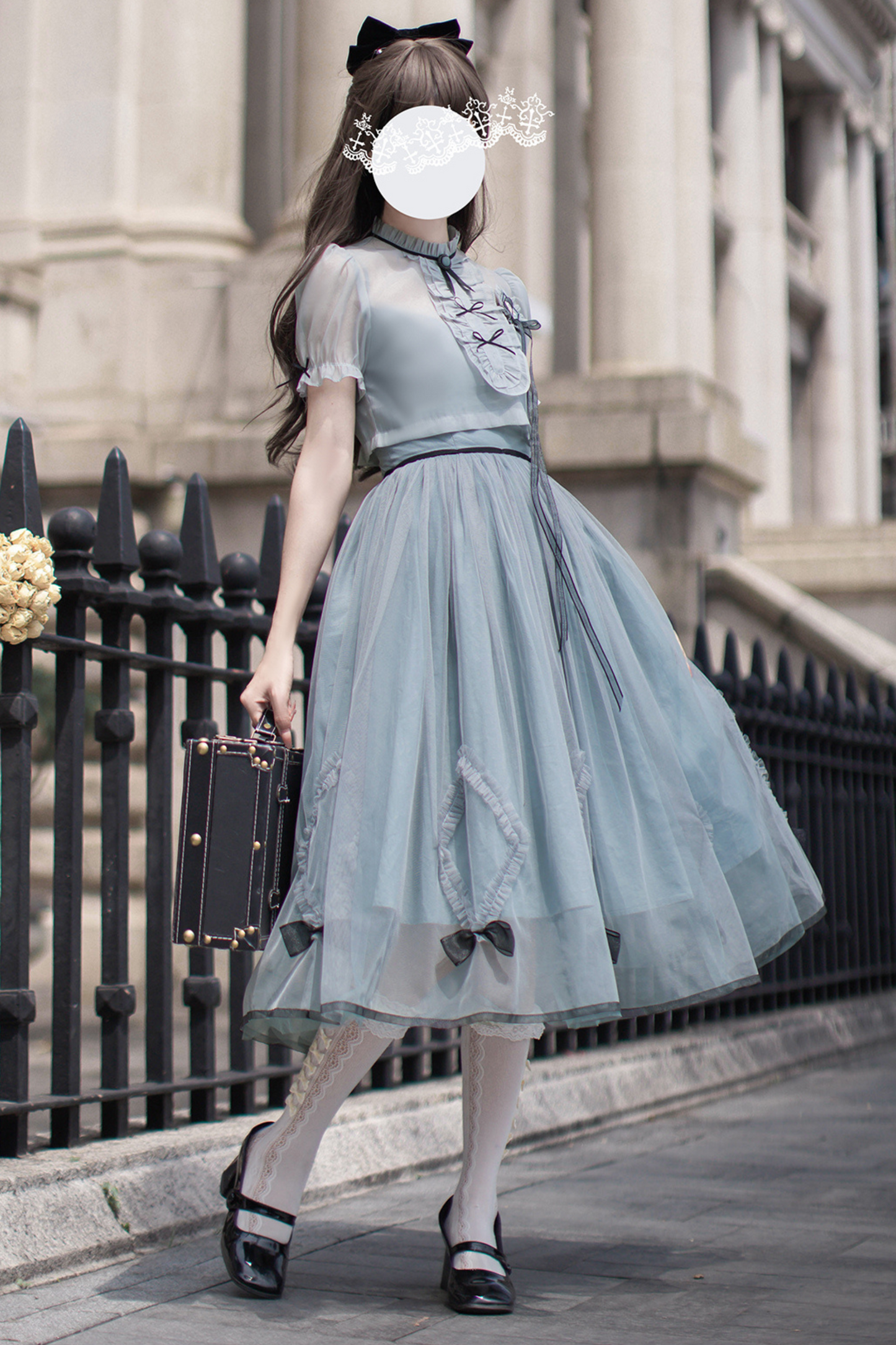 brooch dress Nostalgic ribbon top + traveling Alice outer