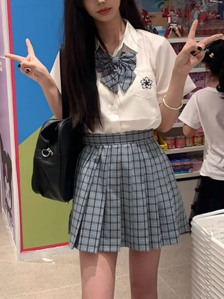 Preppy Sakura Shirt Stickerei Stil Weiß/Grau/Blau