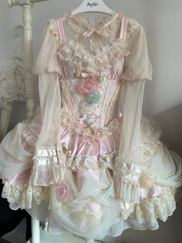 Beigefarbene transparente Bluse mit Rüschenausschnitt und Juliette-Ärmeln