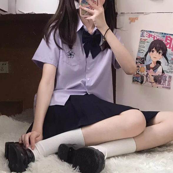 Hemd im Preppy-Stil, lila Sakura-Stickerei