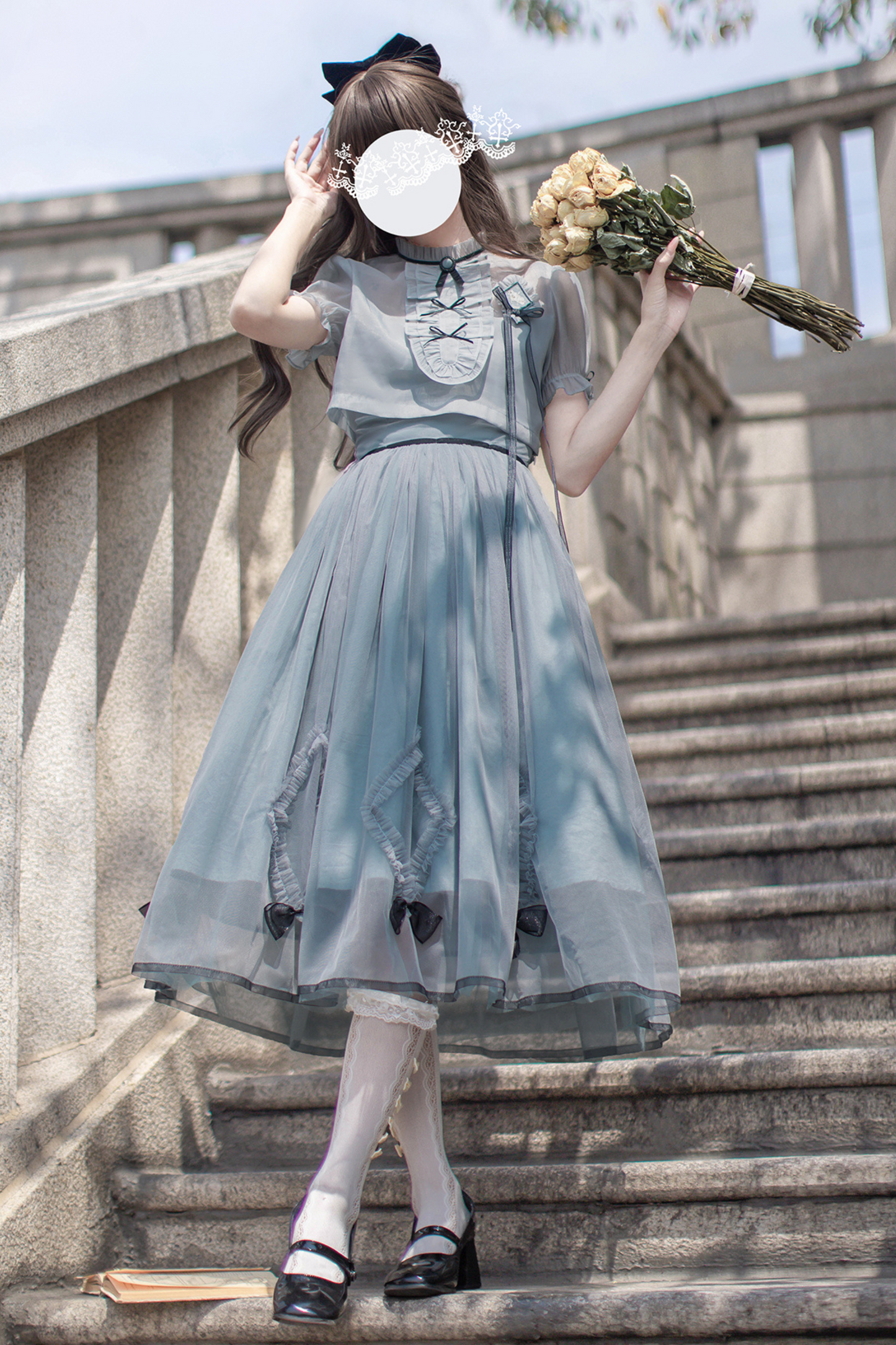 brooch dress Nostalgic ribbon top + traveling Alice outer