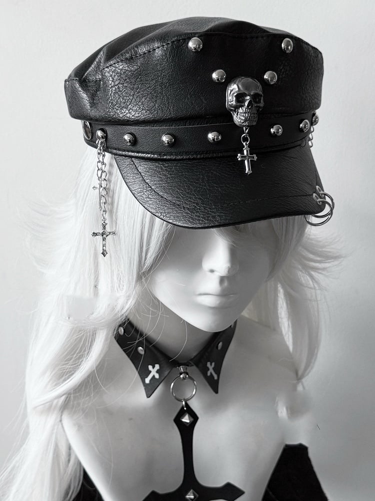 Nietenhut Y2K Kreuz Charm Punk Schwarz PU