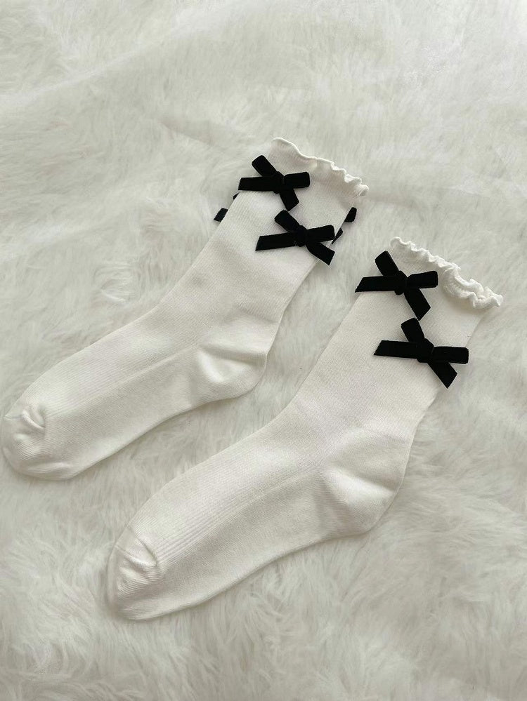 Weiß/schwarze Lolita-Söckchen mit Samtschleifen