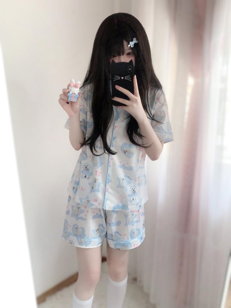 ホワイトブルーのかわいい子犬柄パジャマセット