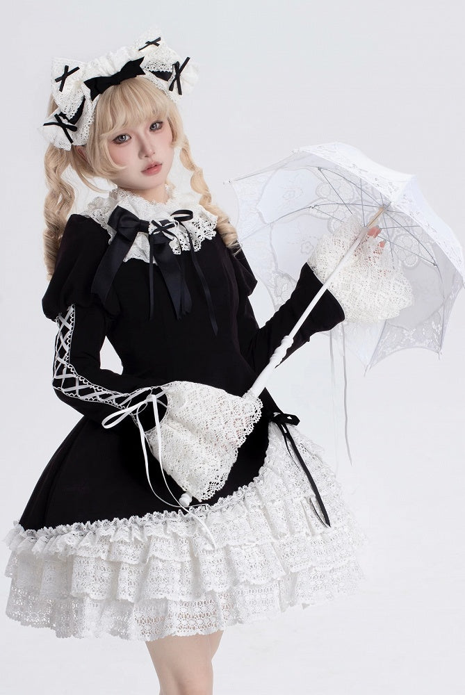 Robe Lolita à manches longues et col à volants noir et blanc