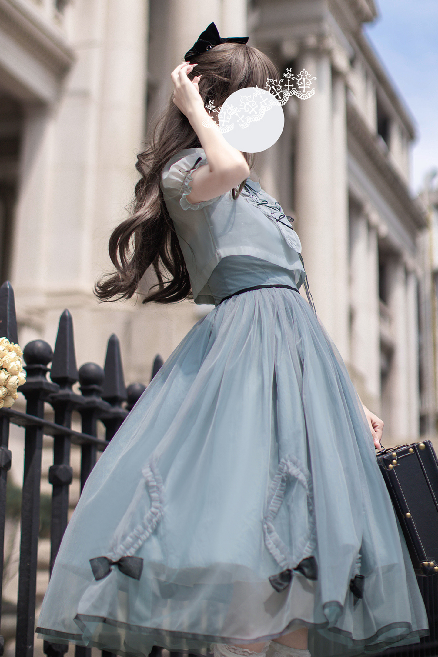 brooch dress Nostalgic ribbon top + traveling Alice outer