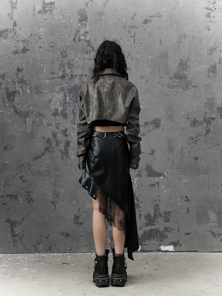Asymmetrischer schwarzer Punk-PU-Rock mit Nietengürtel und Spitzenakzenten