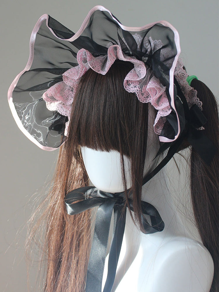 Bonnet en organza noir avec bordure en dentelle