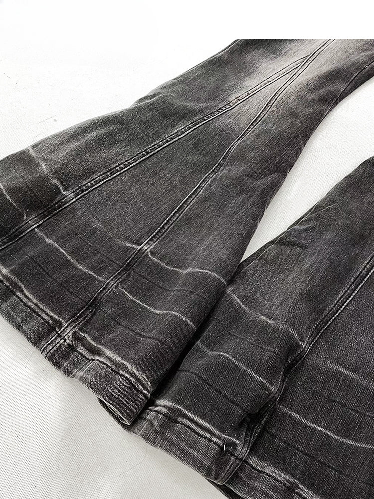 Graue Jeans mit niedriger Taille und ausgestellter Silhouette