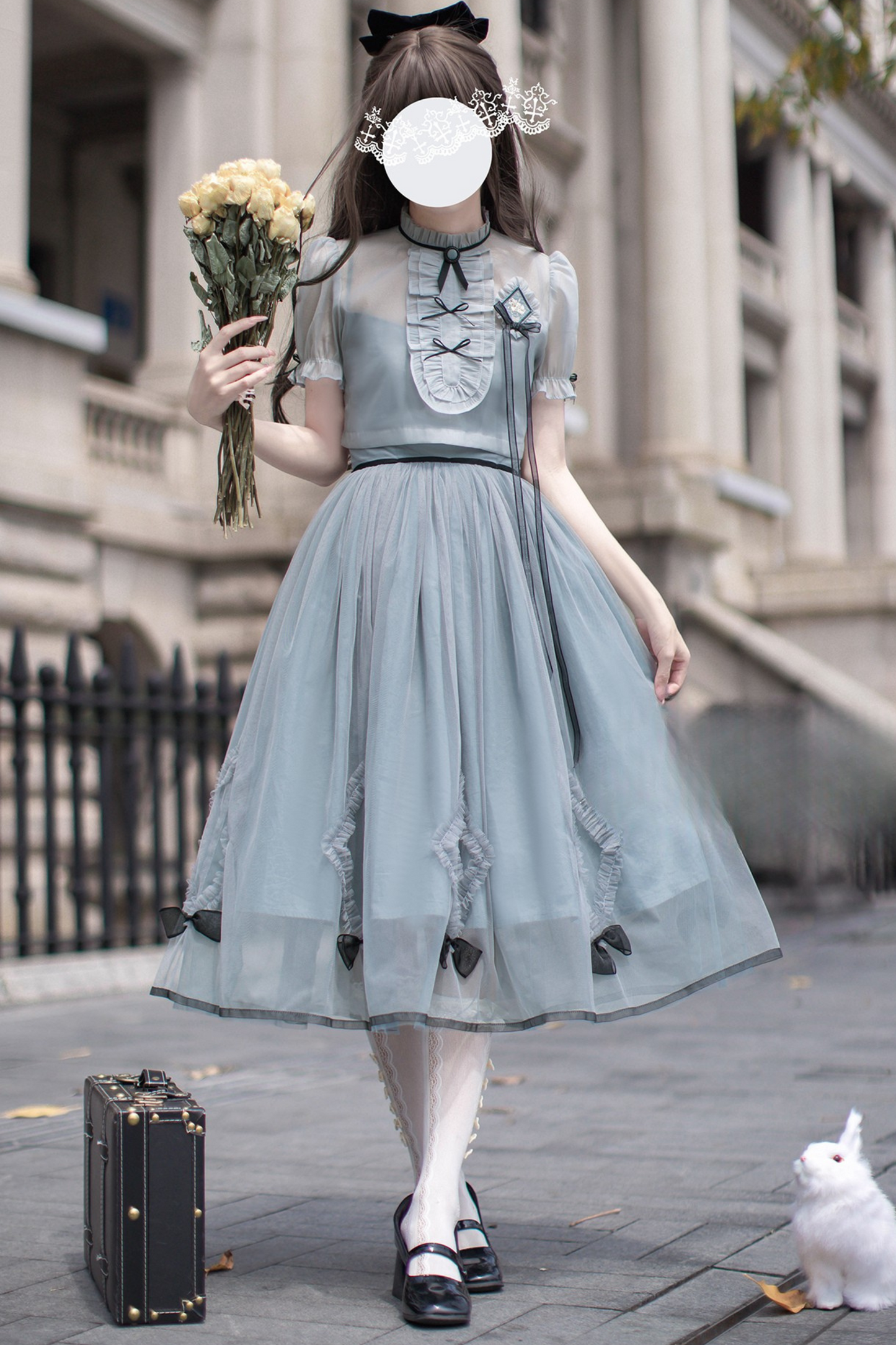brooch dress Nostalgic ribbon top + traveling Alice outer