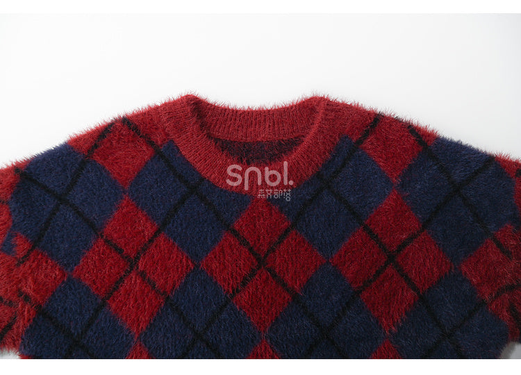 Schneewittchen-Prinzessin, roter Mohair-Pullover mit Rautenmuster