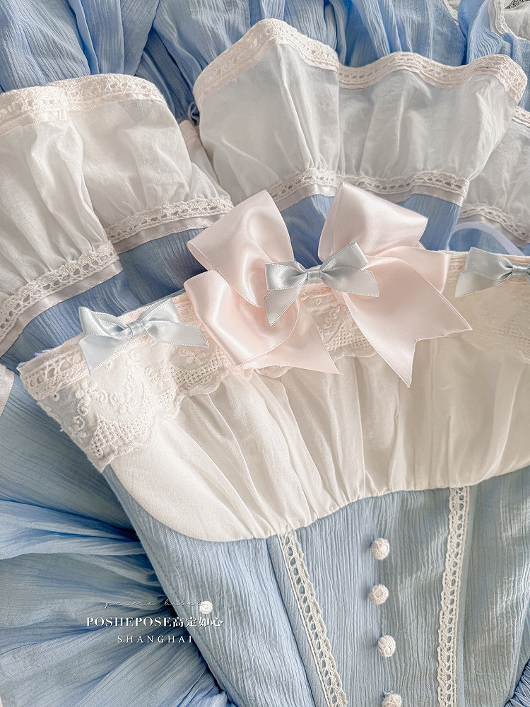 Süße Dienstmädchenschürze in Blau und Rosa + trägerloses Puffkleid mit Baskentaille, gestuftem Rüschensaum