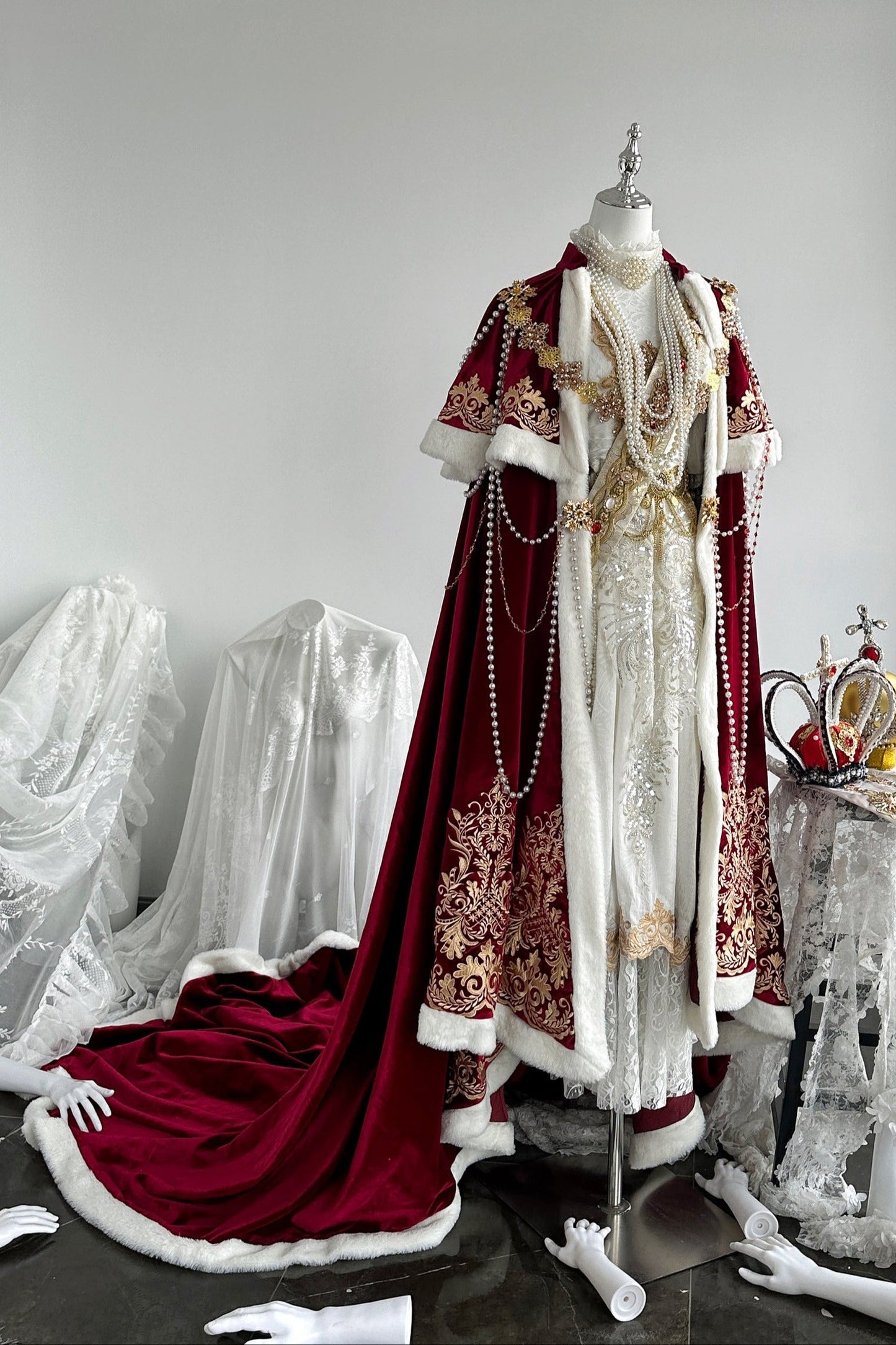 Pre-order + product Dress Version Gorgeous Queen Cape Regular