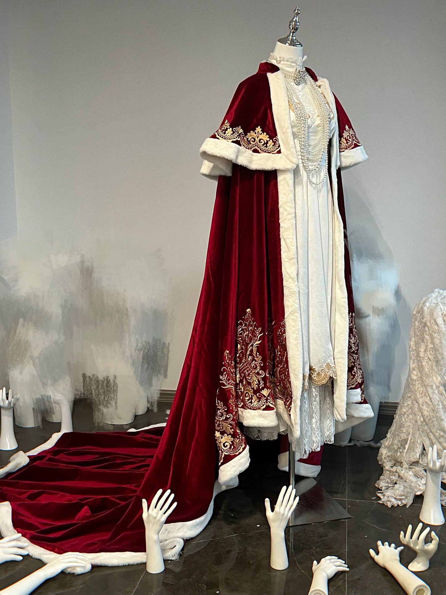 Pre-order + product Dress Version Gorgeous Queen Cape Regular