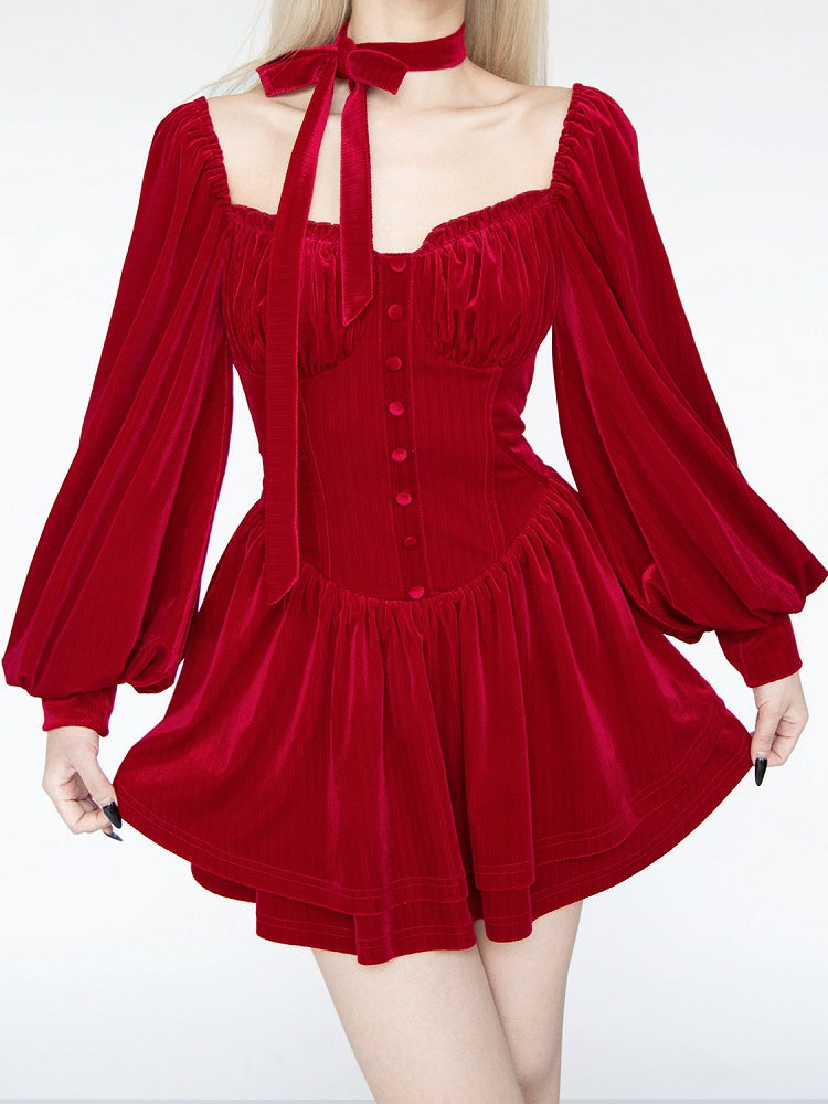 Glamouröses Minikleid aus rotem Samt mit Ballonärmeln und Stufenrock und selbstbindendem Schal