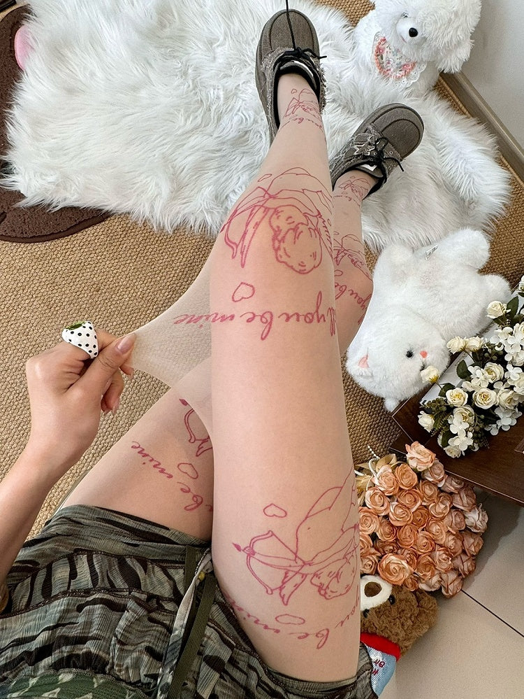 Hautfarbene Strumpfhose mit Buchstaben-Print und Amor