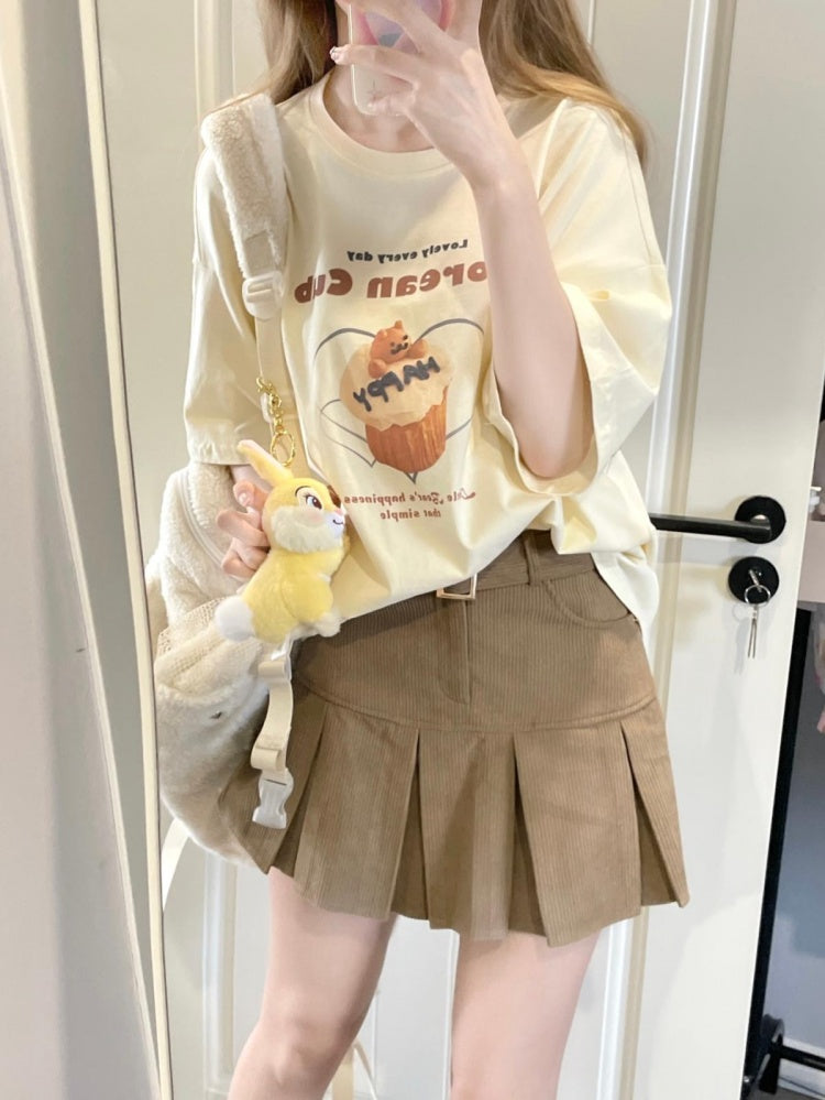 Gelbes T-Shirt mit Kuchen-Print