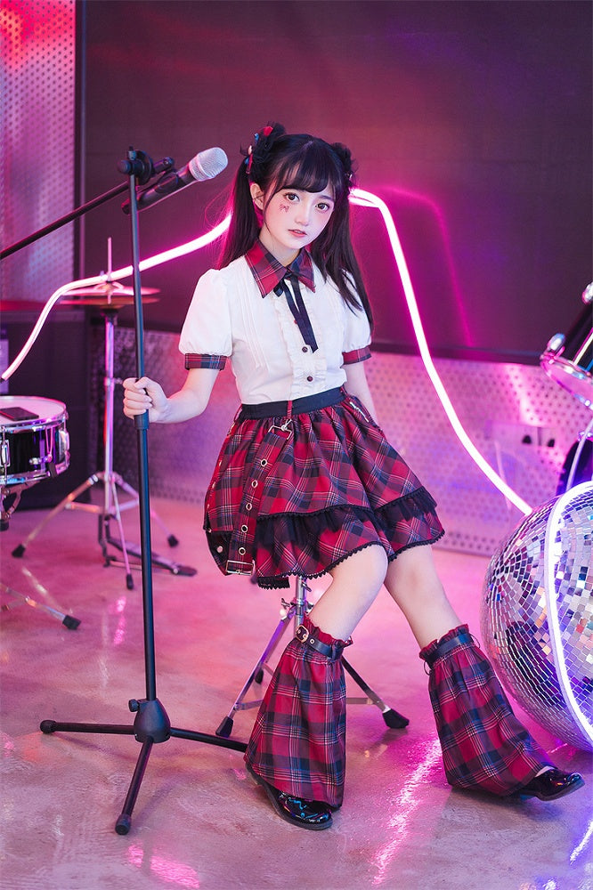 Roter karierter Idol-Lolita-Rock mit Schnallenriemen und Oberschenkellänge