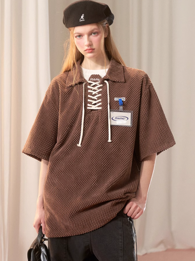 Kurzes Oberteil zum Schnüren + ausgestellter Rock + Polo-T-Shirt zum Schnüren
