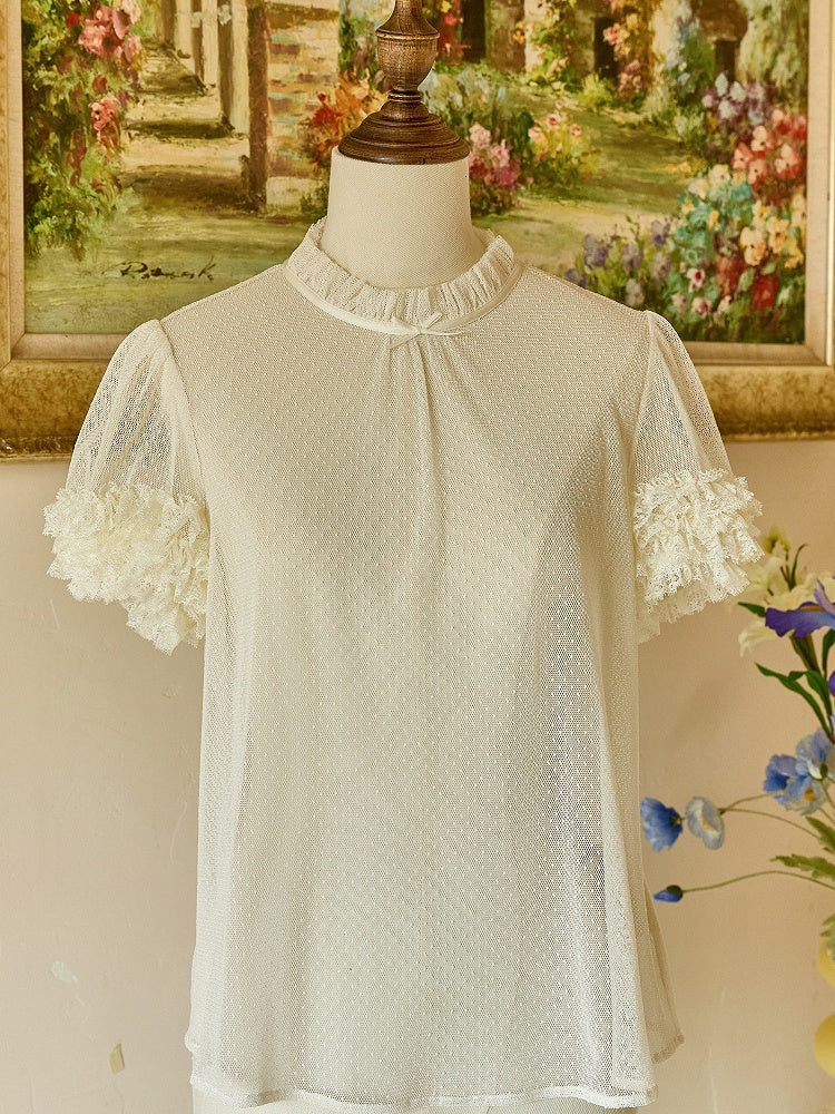 Cremefarbene, transparente Bluse mit Rüschenausschnitt und kurzen Ärmeln