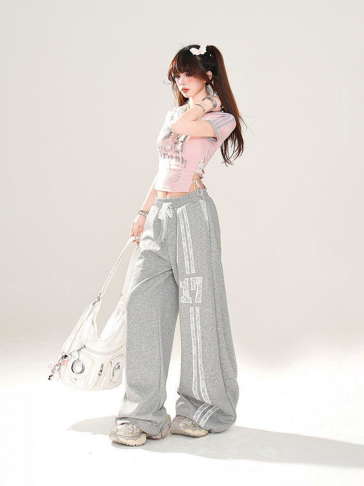 Side Glamorous Cropped T-shirt with Lace-up Print at Pink V-Neck Number Detail